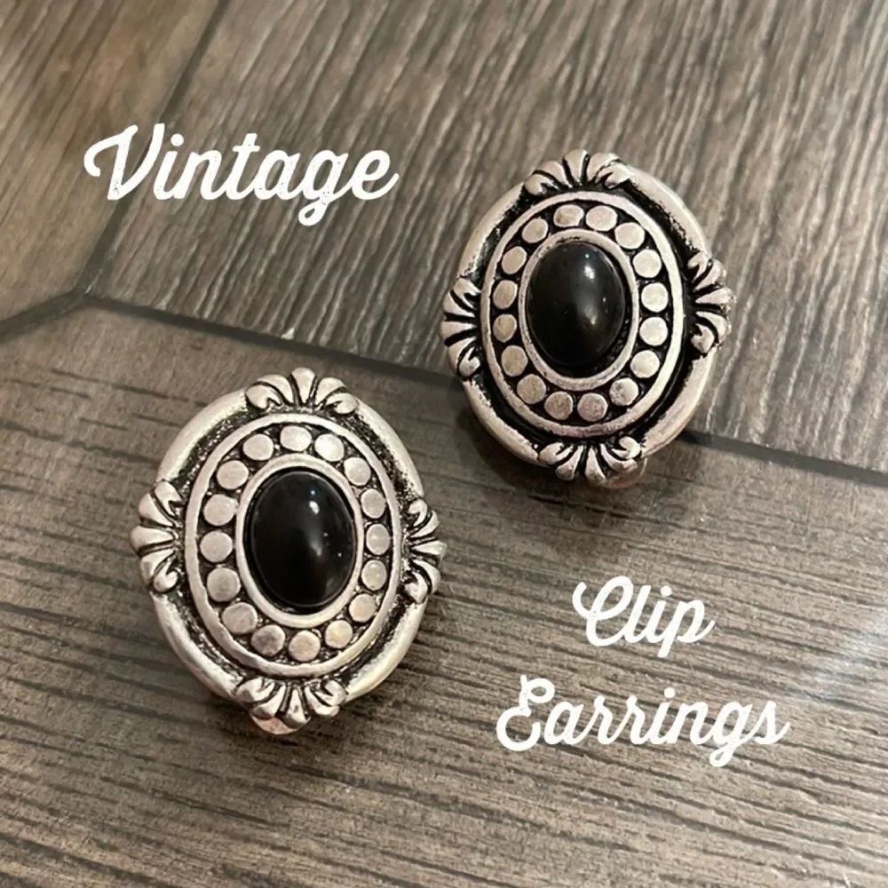 Vintage Oval Frame Clip Earrings Silver-tone